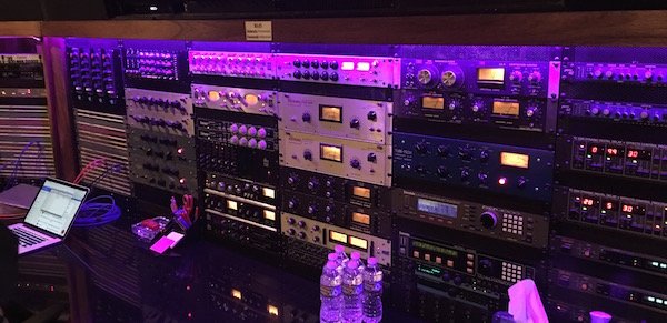 outboard-gear-at-paramount-recording-studios