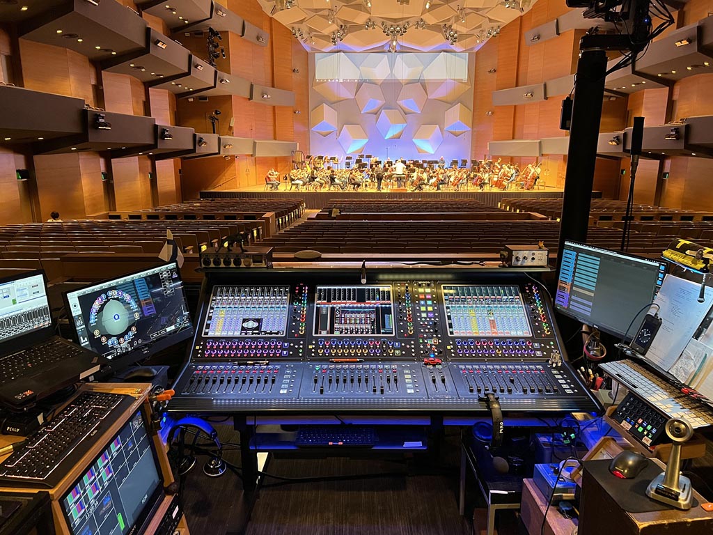 Minnesota Orchestra’s Quantum338 FOH desk at Orchestra Hall with KLANG:app shown running on an adjacent display and natively integrated into the console’s left screen.